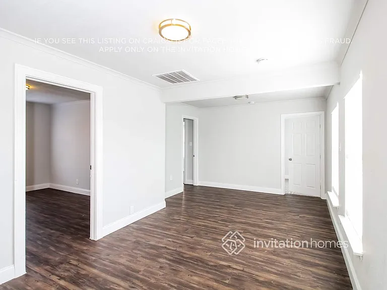 403 E Standifer St #B — Photo 3