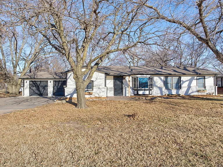 1734 S Lark Ln — Photo 1