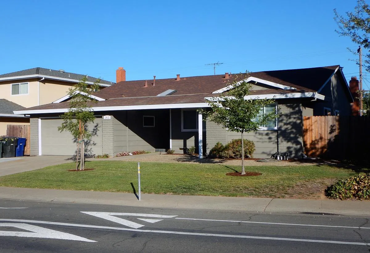 3012 Notre Dame Dr photo 1