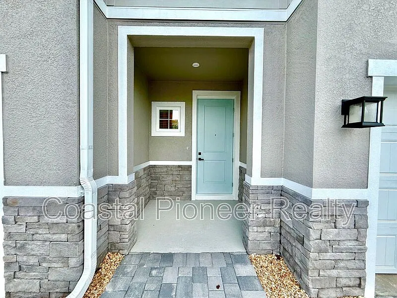 3 bed, 2.5 bath, 1600 sqft, $2,595 — Photo 4