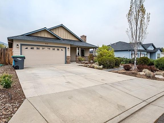 2nd image of 815 Oak Knoll Dr