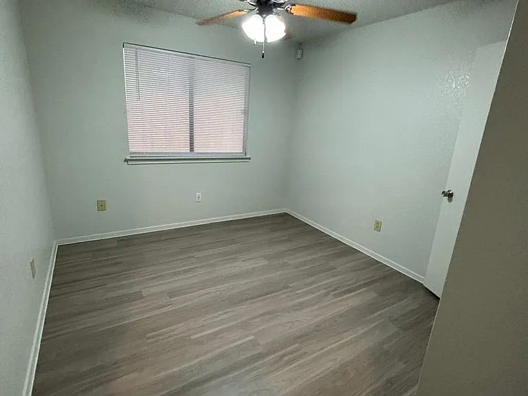 1112 Byers Ln — Photo 10