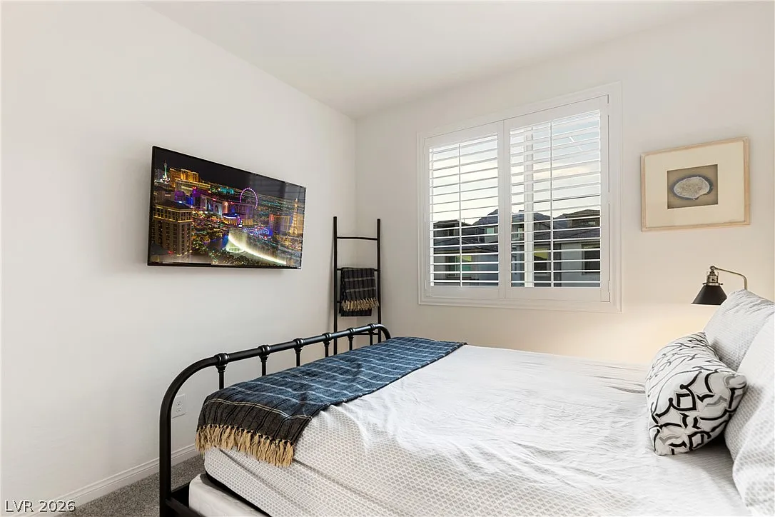 4 bed, 2.5 bath, 2068 sqft, $2,900 — Photo 2