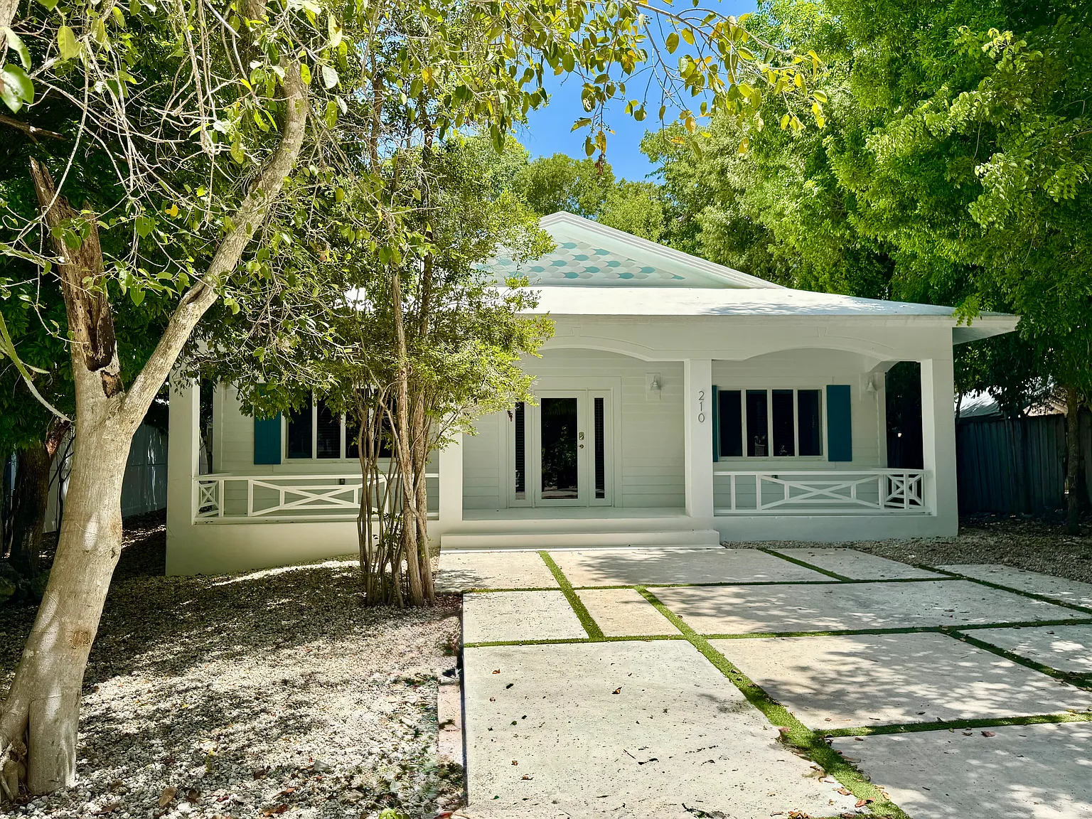 3 bed, 1813 sqft, $3,900 — Photo 2