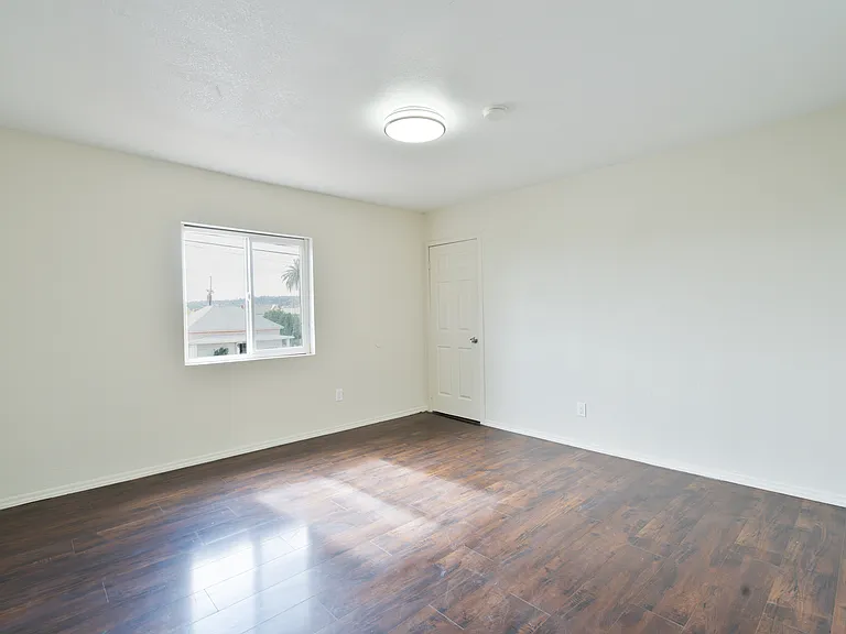 2212 N Thomas St — Photo 9