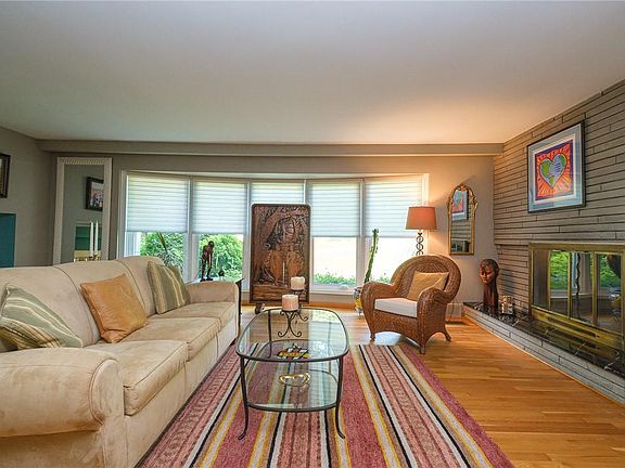 3rd image of 213 Highland Pines Dr