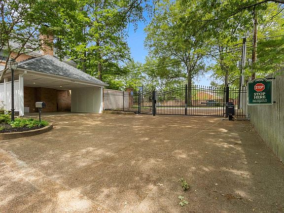 3rd image of 4660 Laurel Oaks Dr #4660
