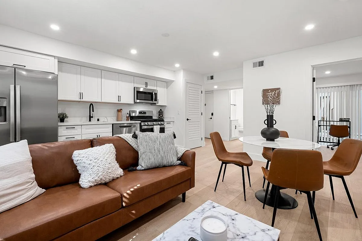 Building Photo - 2124 Parker