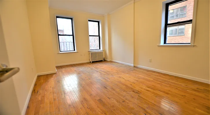 Rented by Manhattan Realty Group | media 7