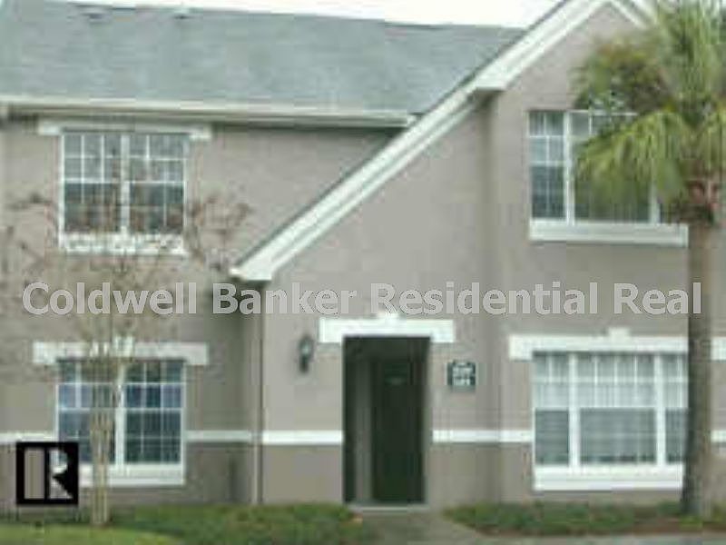 Attractive front of condo