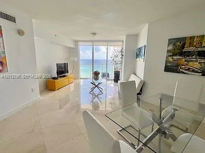 Building Photo - 16699 Collins Ave #2705