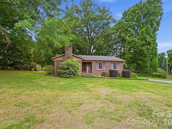 3rd image of 1621 Love Rd