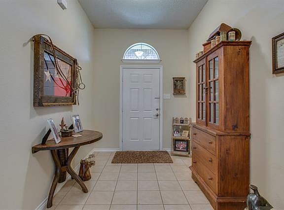 5th image of 824 Fairmeadow Cir