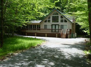 136 Lancelot Ln, Pocono Lake, PA 18347