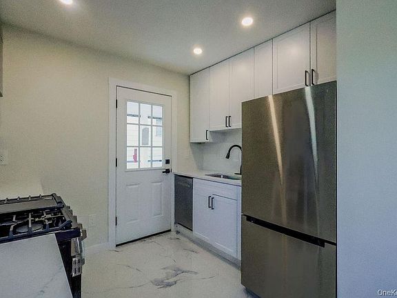 3rd image of 1011 Parkway Place