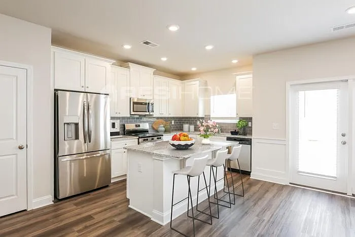 3 bed, 2.5 bath, 1429 sqft, $1,875 — Photo 4