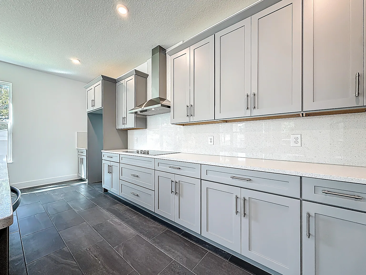 4 bed, 3306 sqft, $7,900 — Photo 4
