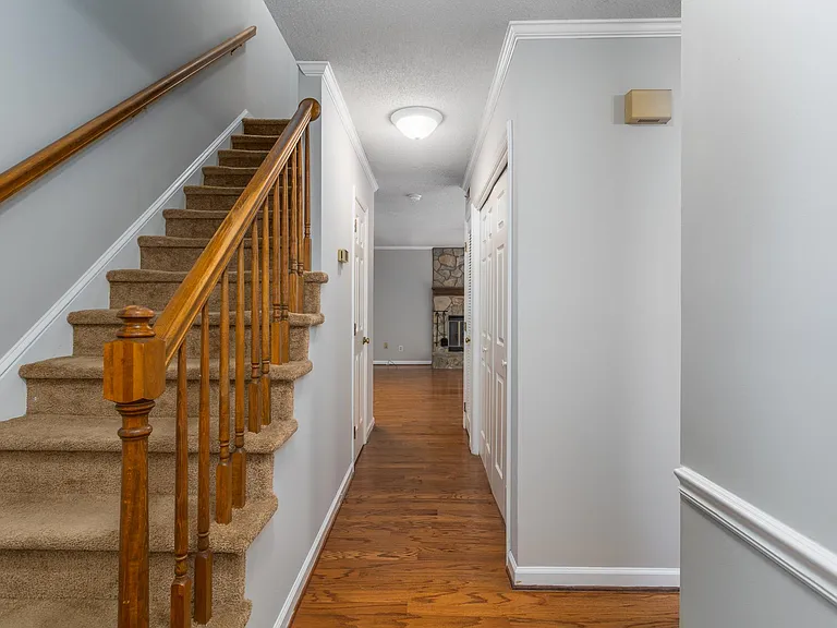 1149 Glendale Dr — Photo 5