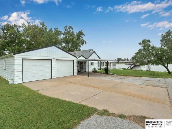 4428 N 7th St, Carter Lake, IA 51510