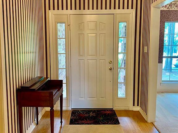 2nd image of 9 Lauren Ln