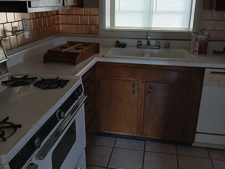 2507 Meadow Dr — Photo 8
