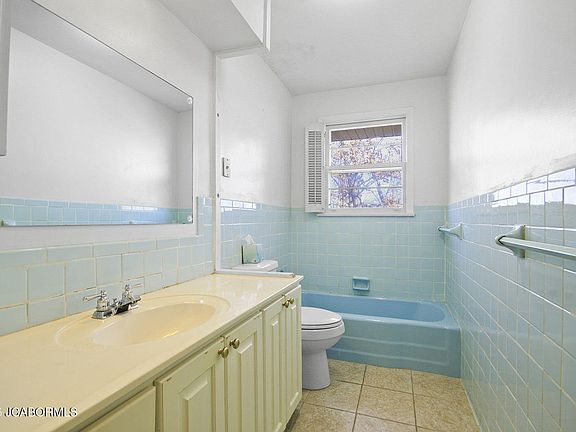 4th image of 1031 Carol St