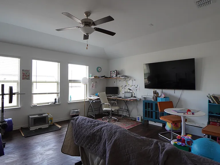 733 Alden Dr — Photo 12