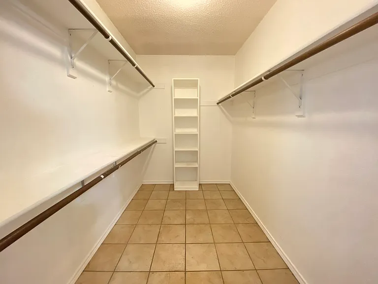 224 Los Angeles Dr — Photo 14