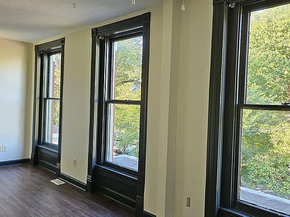 3rd image of 1225 S 6th St APT 6