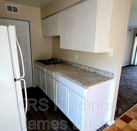 5th image of 1700 Carlisle Ave #18