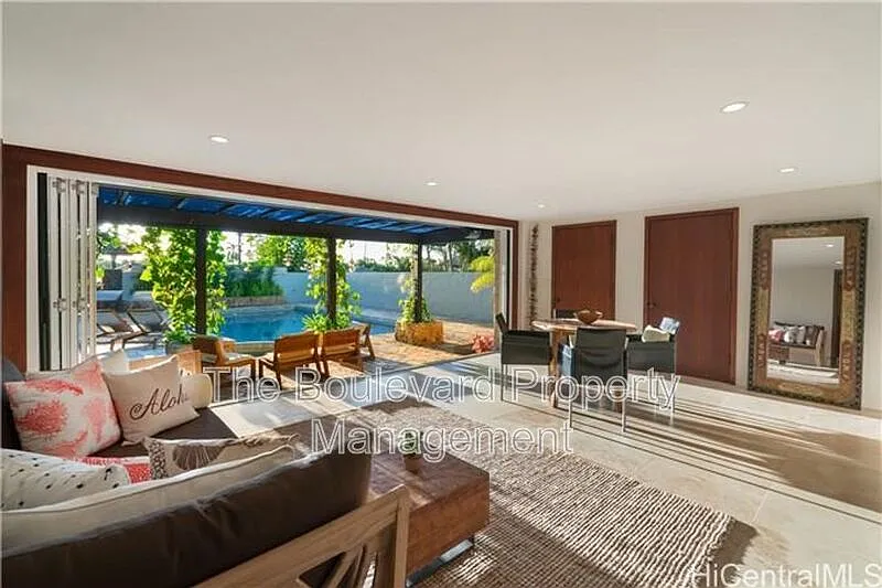 2 bed, 2.0 bath, 1594 sqft, $5,050 — Photo 2
