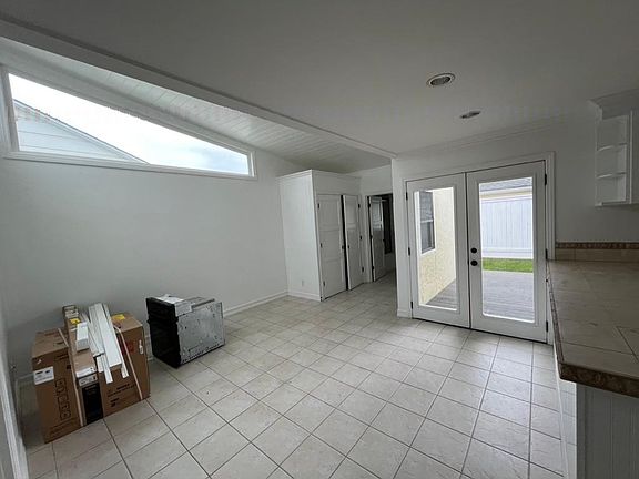 5th image of 231 Magnolia St