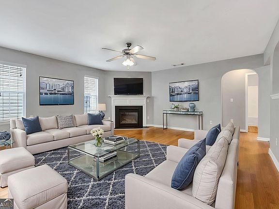 5th image of 2416 Cornell Cir