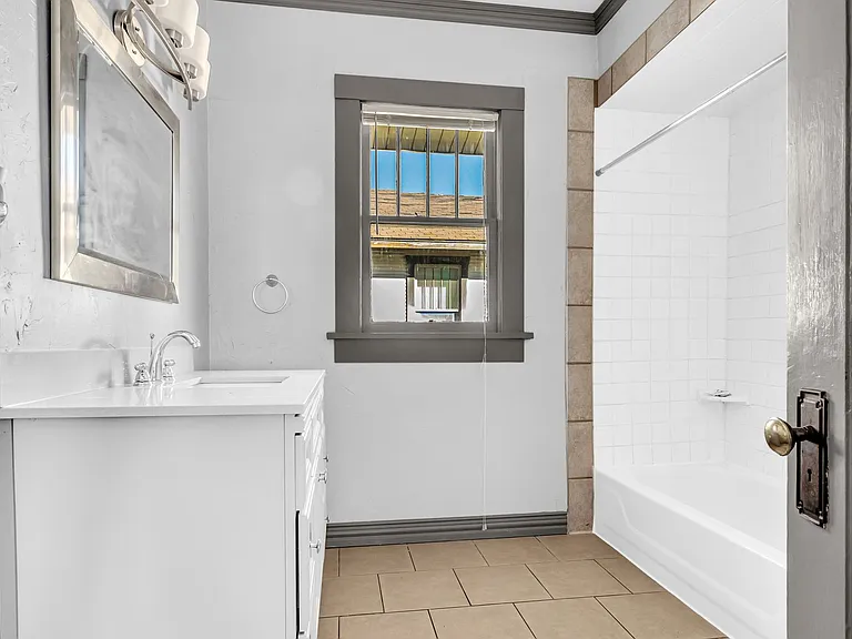 1211 Stanley St SW — Photo 9