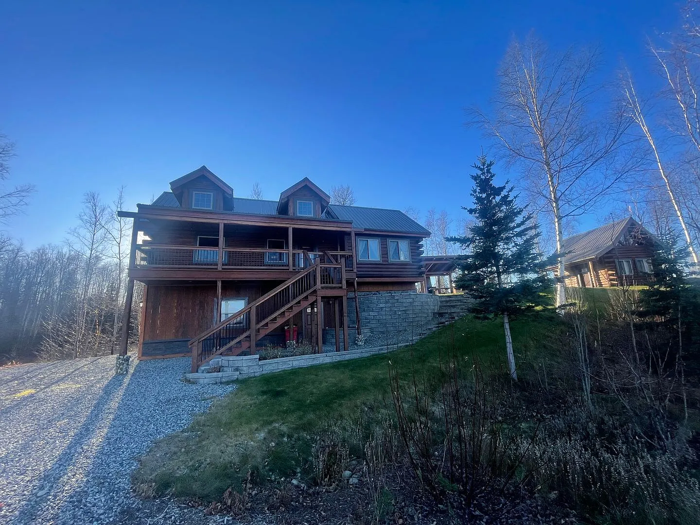 Amazing custom built Alaskan Log home across from Rainbow Lake! Fully Furnished! — Photo 4