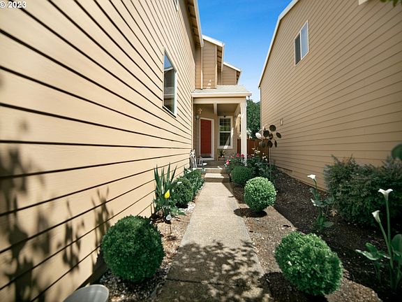 4th image of 3656 SE Starling Pl
