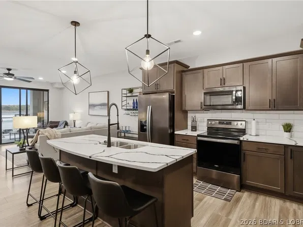 1065 Topsider Ln #204, Osage Beach, MO 65065