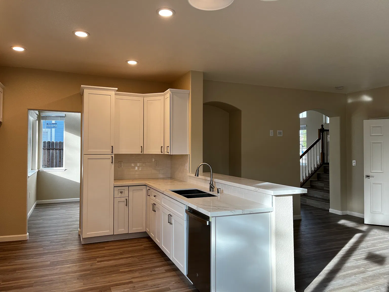 4 bed, 2.5 bath, 1980 sqft, $4,250 — Photo 4