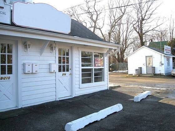 1st image of 206 Montauk Hwy