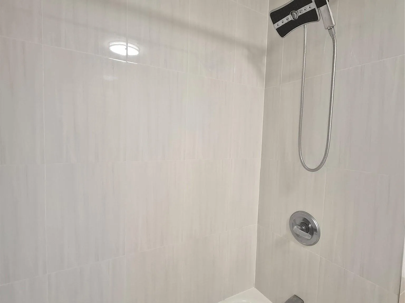 2 bed, 1.5 bath, 2700 sqft, $3,200 — Photo 4