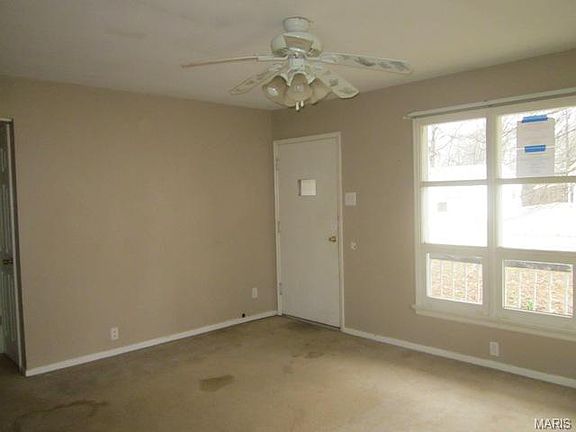 3rd image of 330 Brackleigh Ln