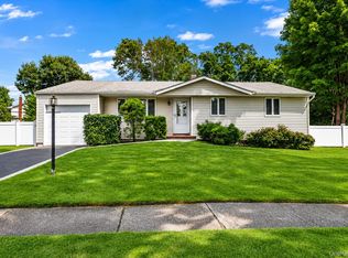 51 Longworth Ave, Dix Hills, NY 11746