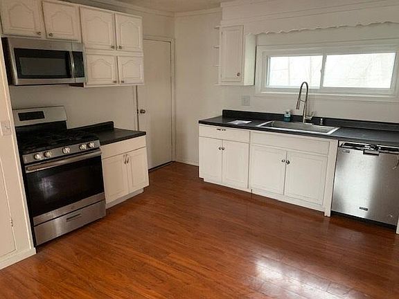 4th image of 205 W Montcalm St