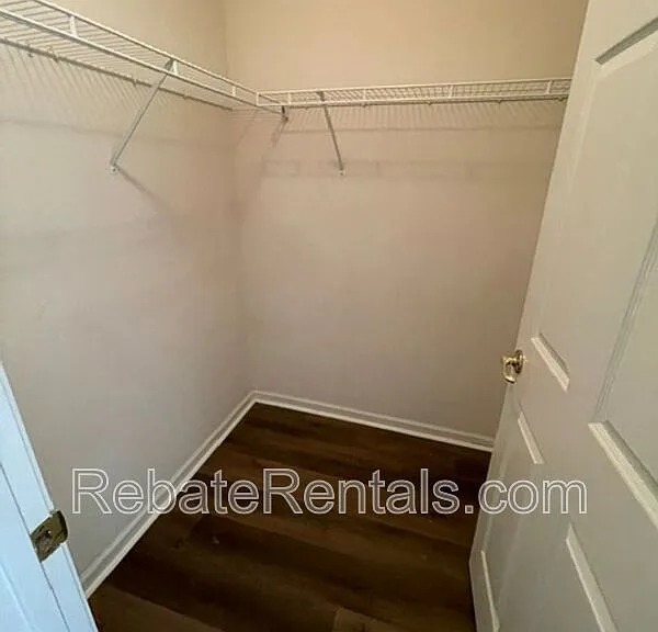 8907 Hampton Landing Dr E — Photo 42