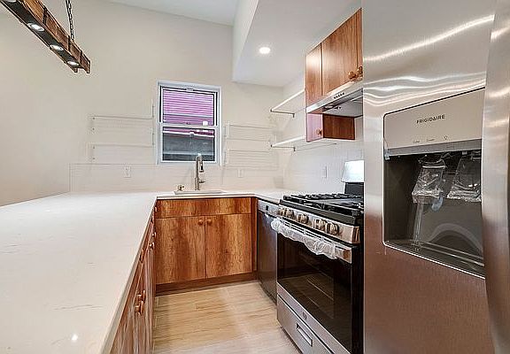 3rd image of 539 Metropolitan Ave #3