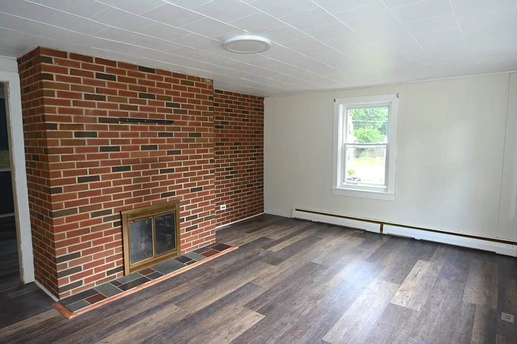 4 bed, 1.0 bath, 1878 sqft, $2,900 — Photo 3