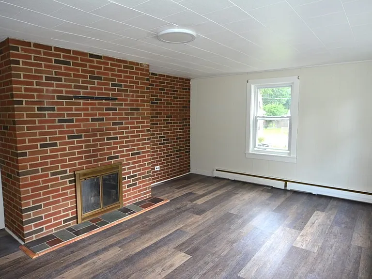 14 Fairlawn Cir — Photo 3