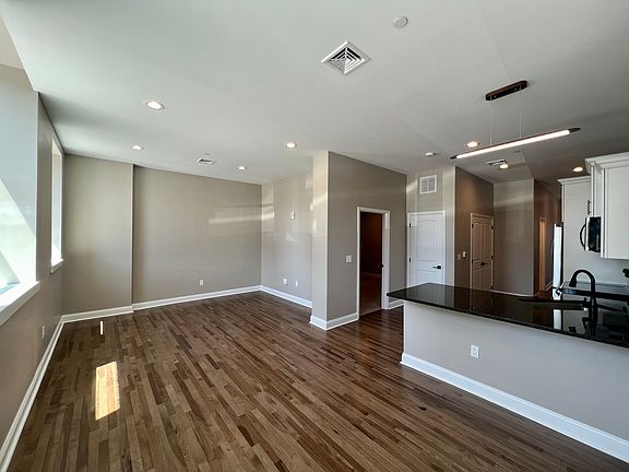 3rd image of 33 E Northampton St #104