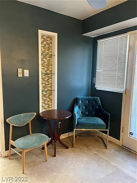 4 bed, 2.0 bath, 1975 sqft, $3,350 — Photo 4