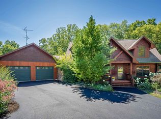 32 Cemetery Ridge Rd, Galena, IL 61036